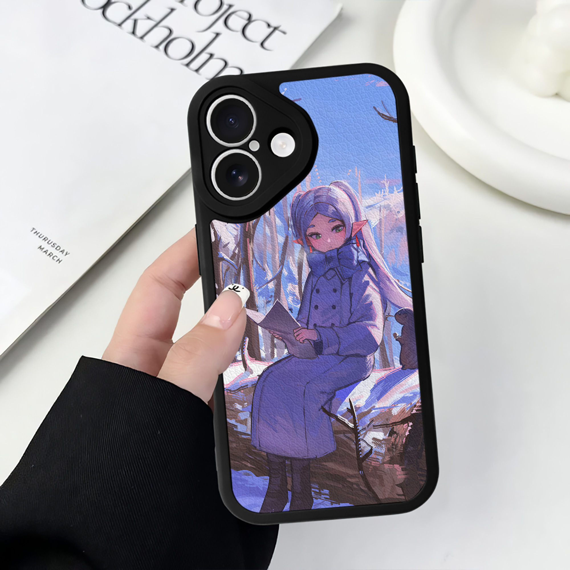 （画像用） 葬送のフリーレン Frieren 【iPhone 16シリーズ対応】シリコンスマホケース（レザー調） 材質：シリコン